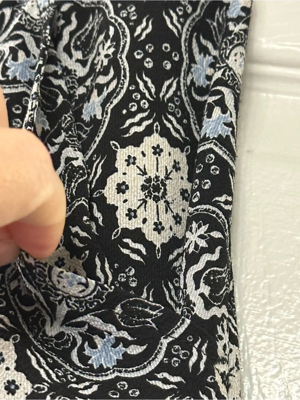 Max Studio Black Medallion Print Wide Leg Pants M Floral Boho Pull-On Blue Cream - Picture 3 of 10